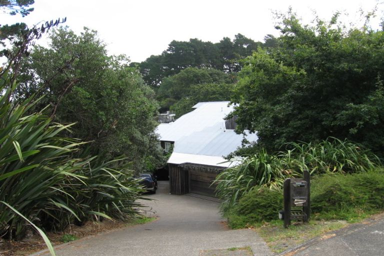 Photo of property in 33 Telephone Road, Birkenhead, Auckland, 0626