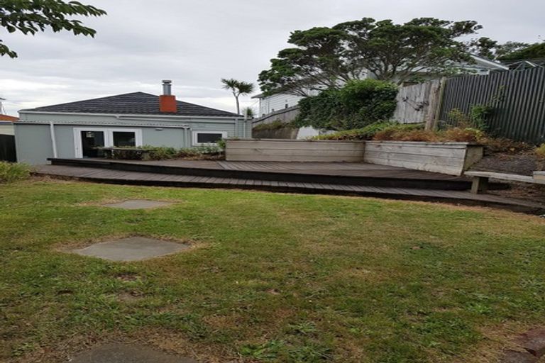 Photo of property in 17 Garfield Street, Brooklyn, Wellington, 6021