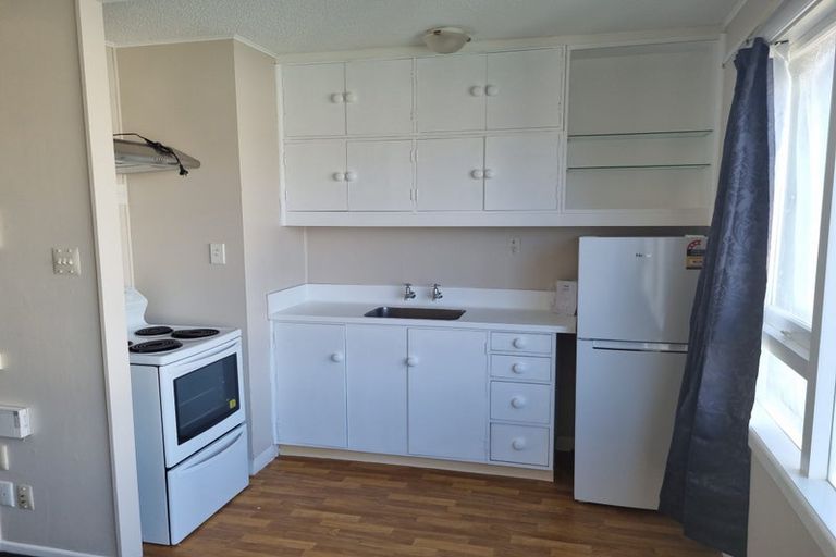 Photo of property in Churchill Flats, 213 The Terrace, Wellington Central, Wellington, 6011