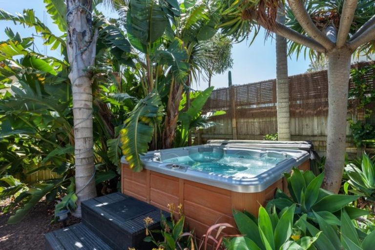 Photo of property in 1043b Papamoa Beach Road, Papamoa Beach, Papamoa, 3118