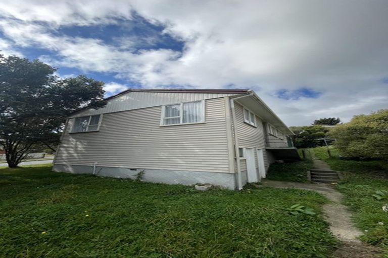Photo of property in 2 Penguin Grove, Waitangirua, Porirua, 5024