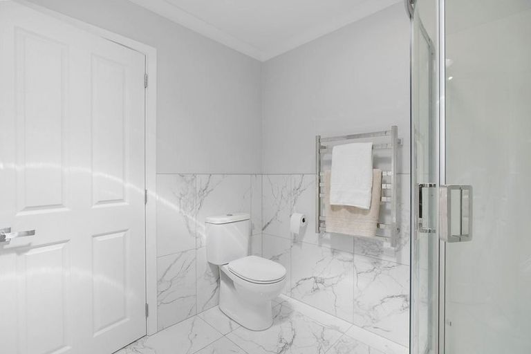 Photo of property in 1 Mchardy Place, Glenfield, Auckland, 0627