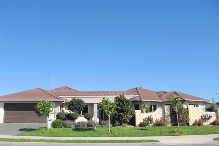 Photo of property in 2 Oriental Parade, Papamoa Beach, Papamoa, 3118