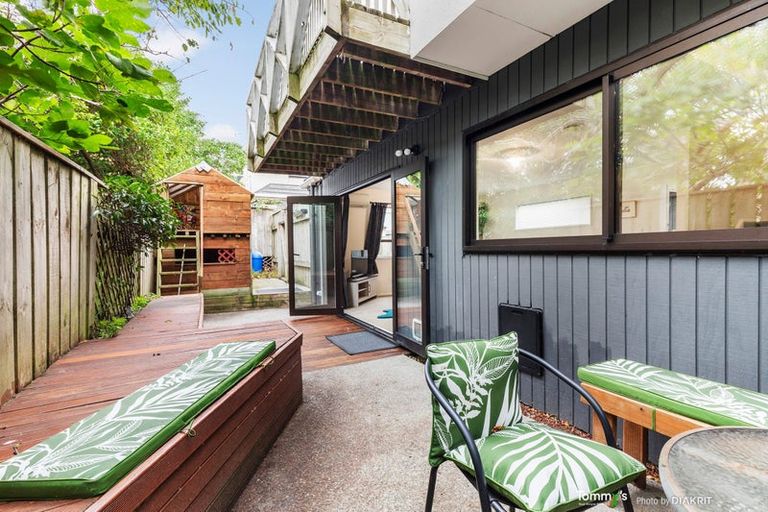 Photo of property in 4/163 Queens Drive, Lyall Bay, Wellington, 6022