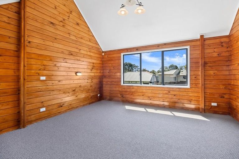 Photo of property in 117 Botany Road, Botany Downs, Auckland, 2010