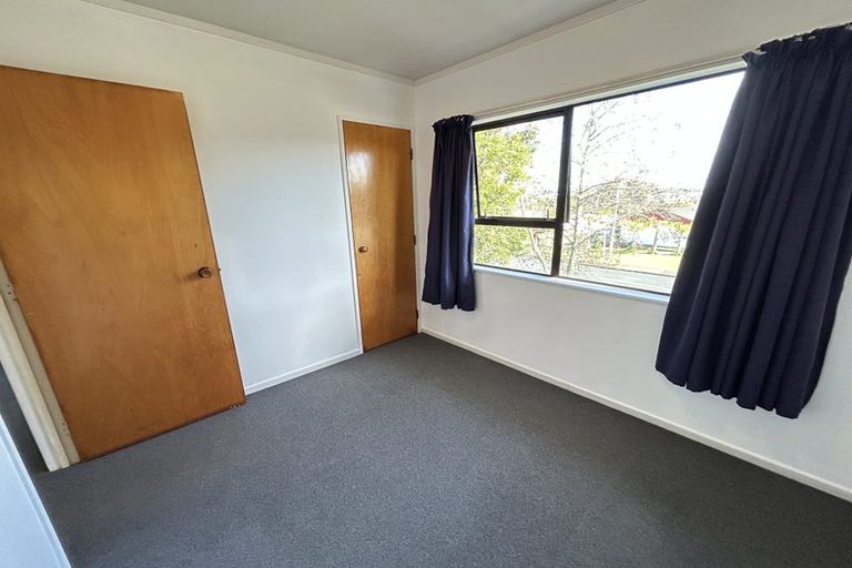 Photo of property in 1/2 Hueglow Rise, West Harbour, Auckland, 0618