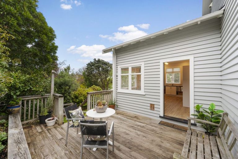 Photo of property in 1 Dover Street, Island Bay, Wellington, 6023