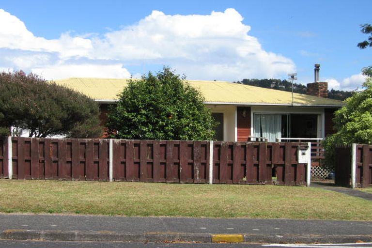 Photo of property in 57 La Rosa Street, Green Bay, Auckland, 0604