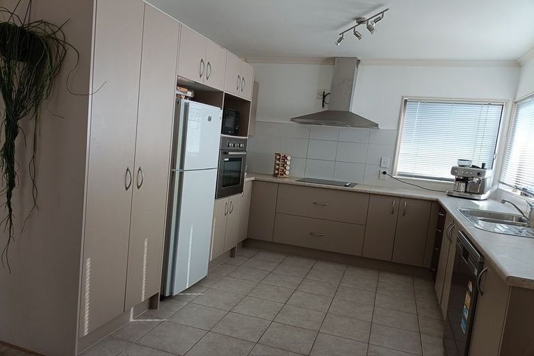 Photo of property in 70a Kayes Road, Pukekohe, 2120