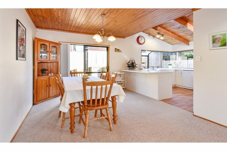 Photo of property in 2/12 Spears Place, Botany Downs, Auckland, 2010