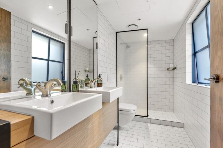 Photo of property in Ford Lofts, 4/15a Augustus Terrace, Parnell, Auckland, 1052