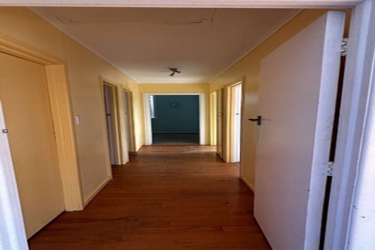 Photo of property in 42 Selwyn Crescent, Forrest Hill, Auckland, 0620