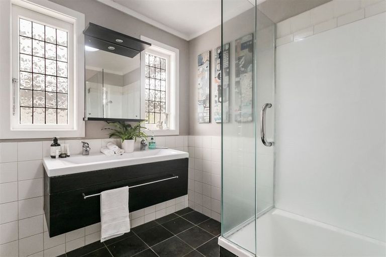 Photo of property in 69 Balmain Road, Birkenhead, Auckland, 0626