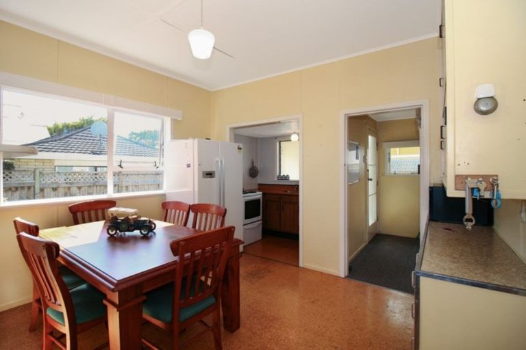 Photo of property in 21 Paynters Avenue, Strandon, New Plymouth, 4312