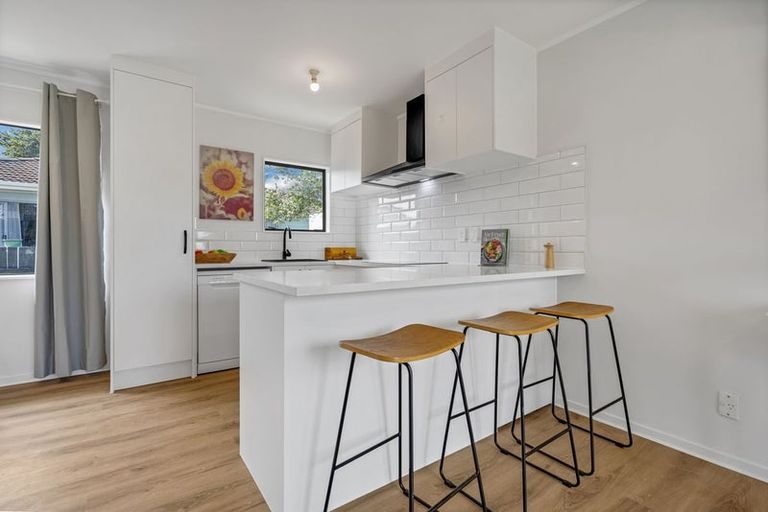 Photo of property in 2/17 Kent Road, Manurewa, Auckland, 2102