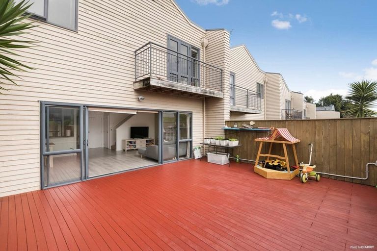 Photo of property in 9/18 Pannill Place, Oteha, Auckland, 0632