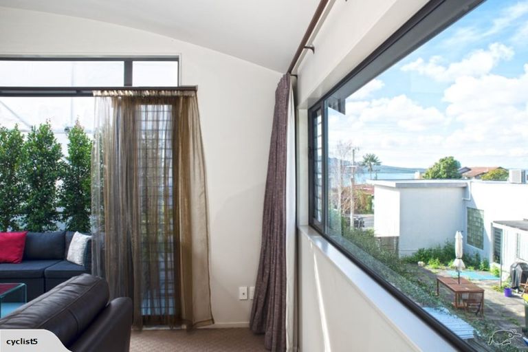 Photo of property in 33a Seacliffe Avenue, Belmont, Auckland, 0622