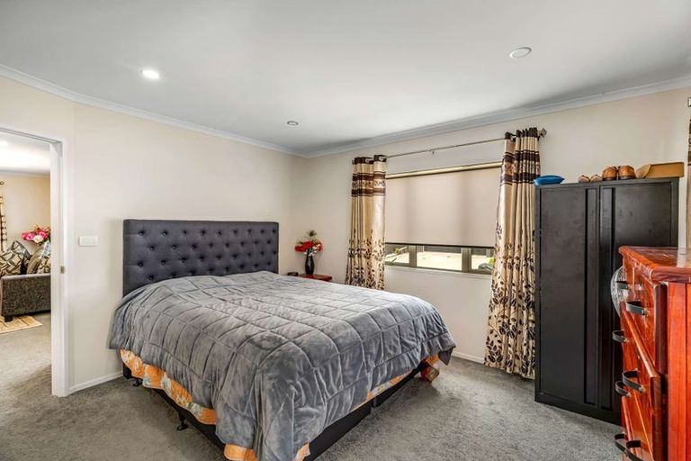 Photo of property in 22 Te Aramanu Crescent, Papakura, 2110