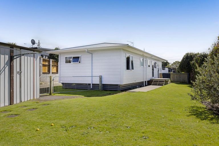 Photo of property in 6 Camellia Avenue, Bell Block, New Plymouth, 4312