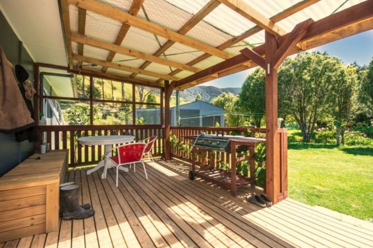 Photo of property in 5820 Kenepuru Road, Waitaria Bay, Picton, 7282