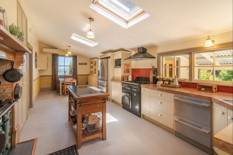 Photo of property in 5971 Christchurch Akaroa Road, Duvauchelle, Akaroa, 7581