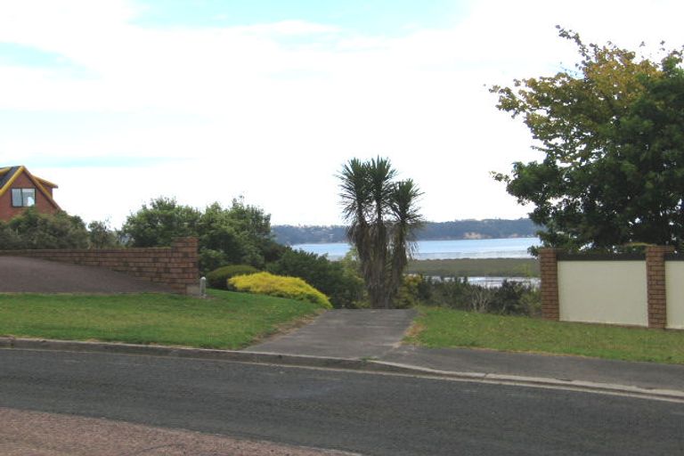 Photo of property in 6 Constable Lane, West Harbour, Auckland, 0618