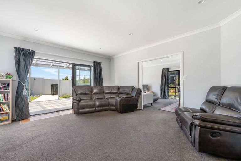 Photo of property in 1 Vaucluse Heights, Fitzherbert, Palmerston North, 4410