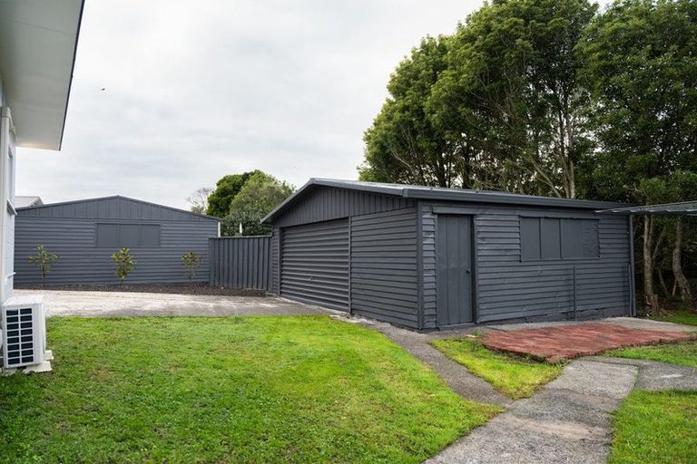 Photo of property in 17 Fernleigh Avenue, Waiuku, 2123