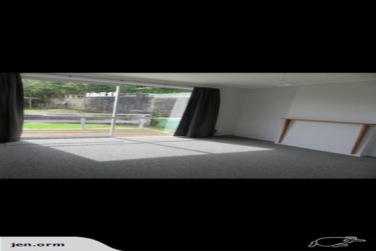 Photo of property in 1 Oawai Place, Marfell, New Plymouth, 4310