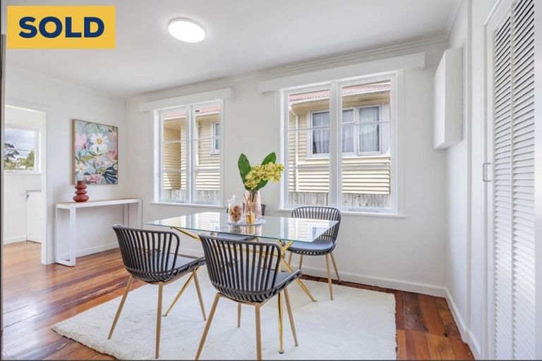 Photo of property in 30 Fruitvale Road, New Lynn, Auckland, 0600