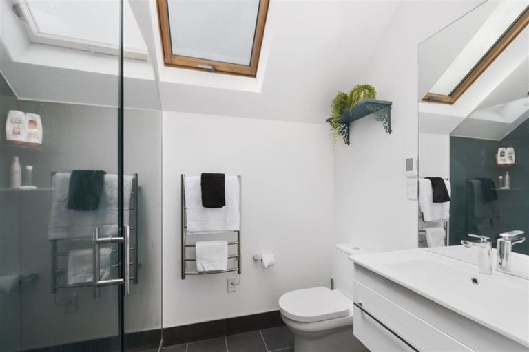 Photo of property in 1c Eversleigh Road, Belmont, Auckland, 0622