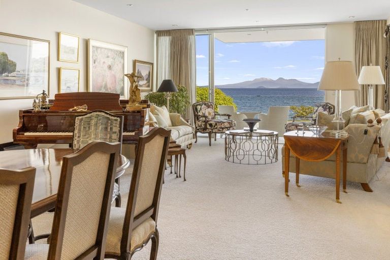 Photo of property in 110 Lake Terrace, Taupo, 3330