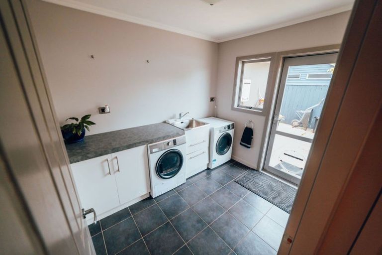 Photo of property in 12 Liberty Grove, Kelvin Grove, Palmerston North, 4414