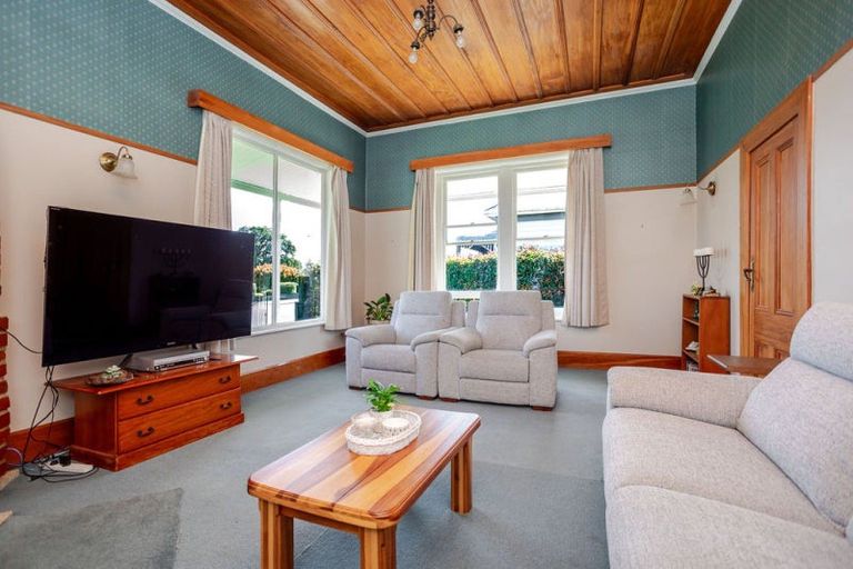 Photo of property in 18 Albert Street, Dannevirke, 4930