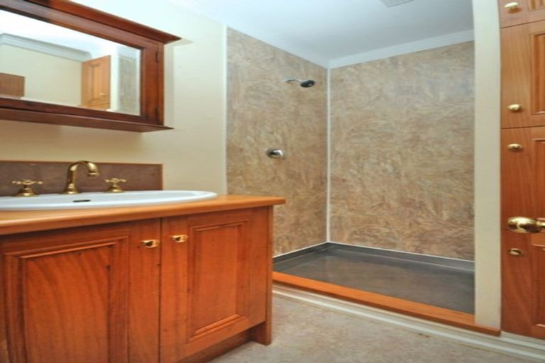 Photo of property in 1742 South Head Road, South Head, Helensville, 0874