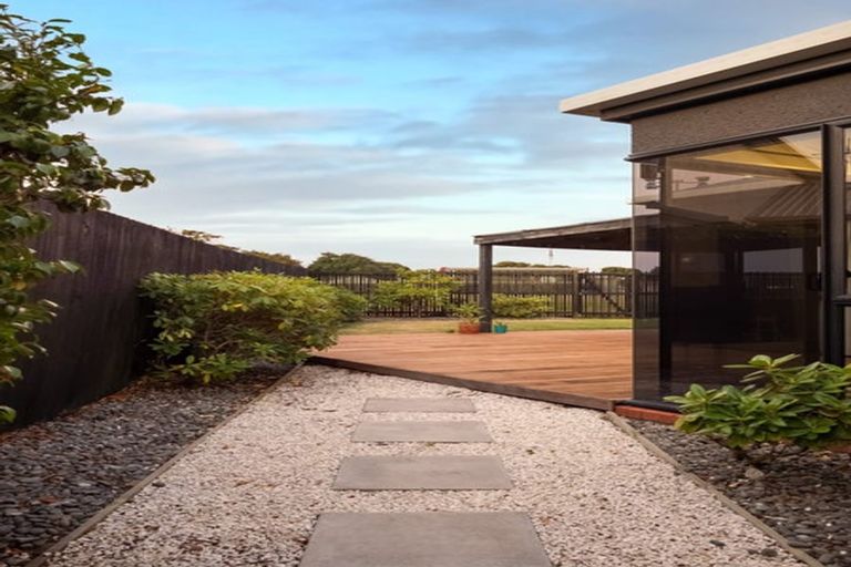 Photo of property in 2/17 Fieldmoor Place, Parklands, Christchurch, 8083