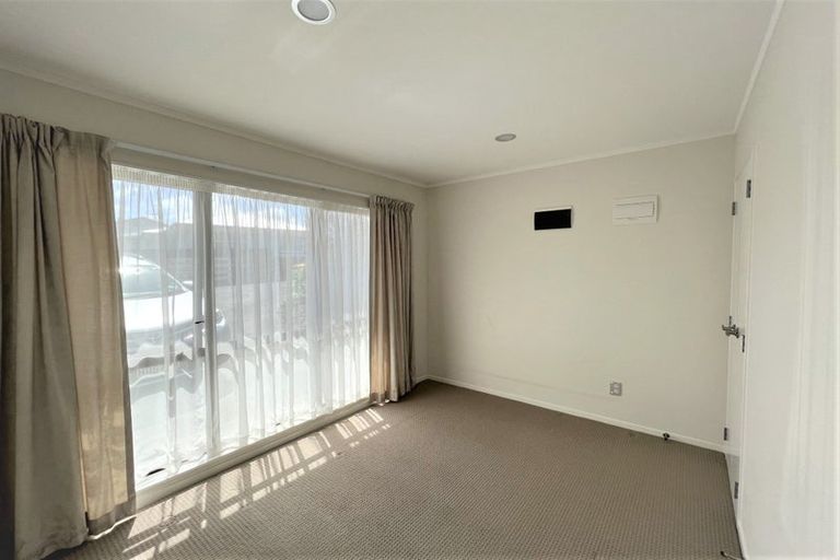 Photo of property in 33a Minaret Drive, Bucklands Beach, Auckland, 2014