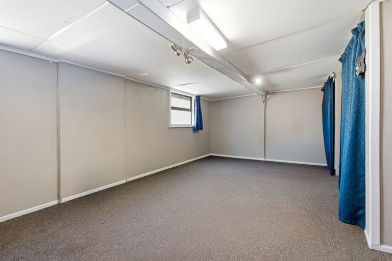 Photo of property in 17 Mortlake Street, Islington, Christchurch, 8042