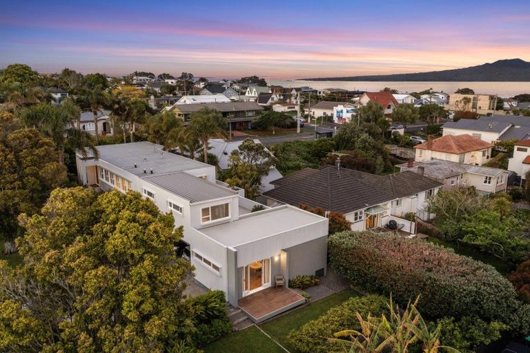 Photo of property in 41 Old Lake Road, Narrow Neck, Auckland, 0624