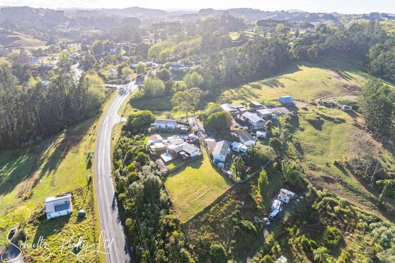 Photo of property in 10 Skelton Crescent, Paparoa, 0571