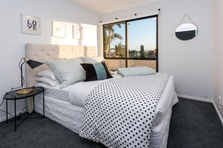 Photo of property in 2/4 Basilton Close, Bucklands Beach, Auckland, 2012