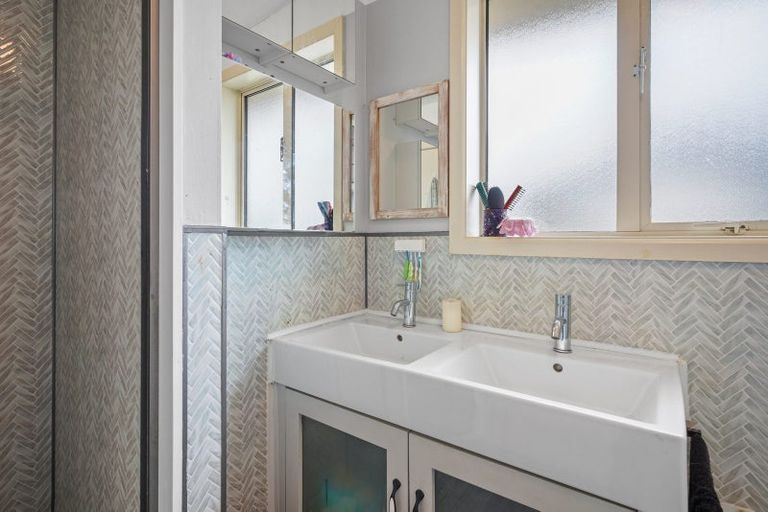 Photo of property in 102 Effingham Street, North New Brighton, Christchurch, 8083