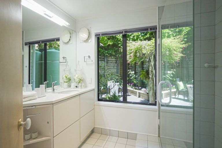 Photo of property in 1/33 Argo Drive, Half Moon Bay, Auckland, 2012