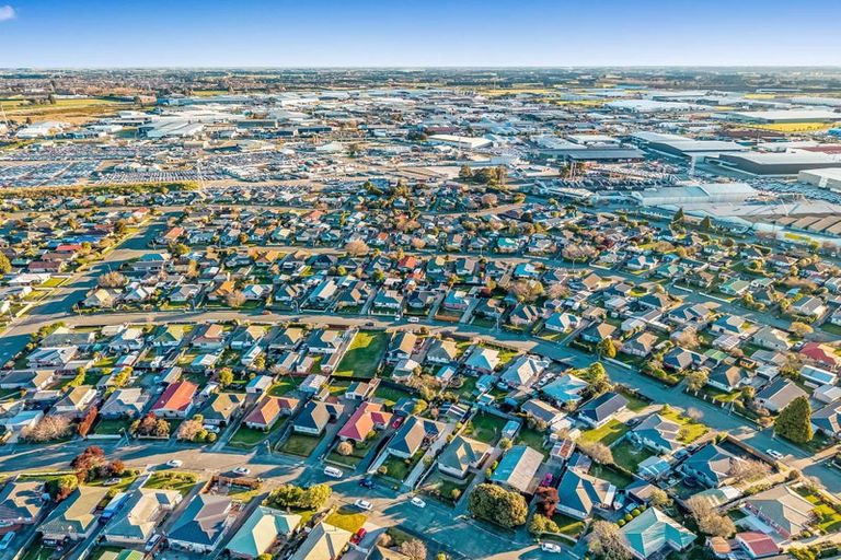 Photo of property in 19 Glenora Place, Hornby, Christchurch, 8042