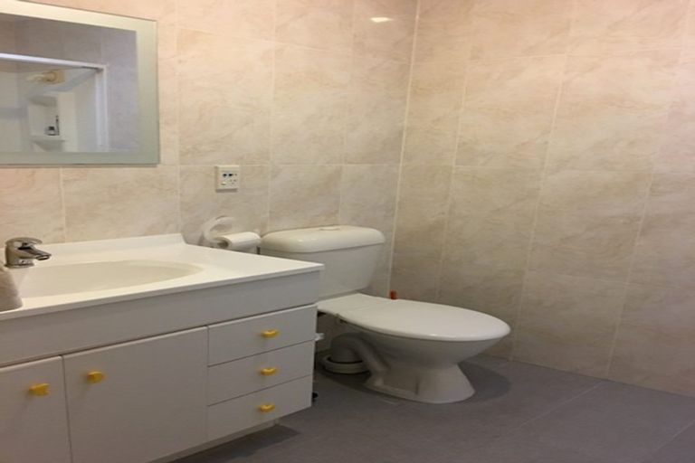 Photo of property in 18 Mercury Lane, Windsor Park, Auckland, 0632