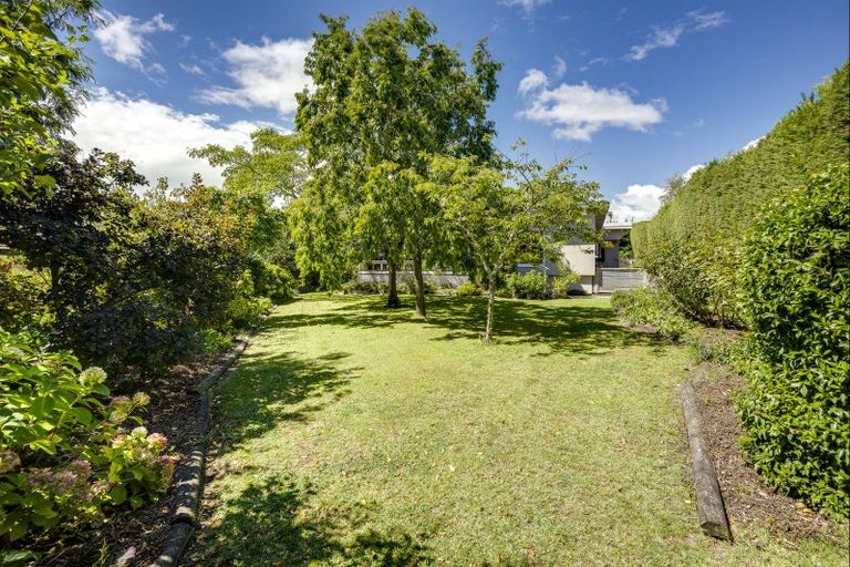 Photo of property in 11 Tauroa Road, Havelock North, 4130