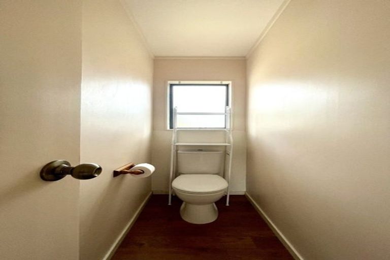 Photo of property in 10 Loughanure Place, Massey, Auckland, 0614