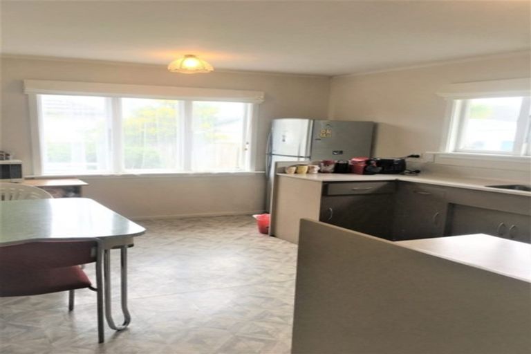 Photo of property in 77 Hoani Street, Northcote, Christchurch, 8052
