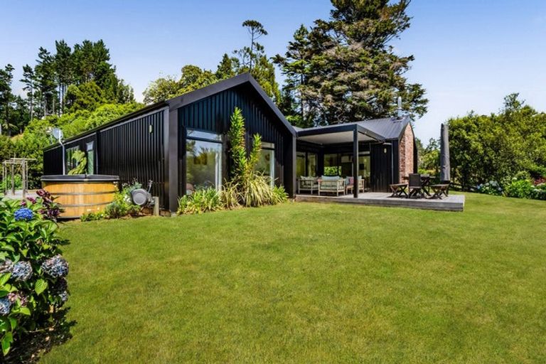 Photo of property in 68 Parrs Road, Hurworth, New Plymouth, 4371