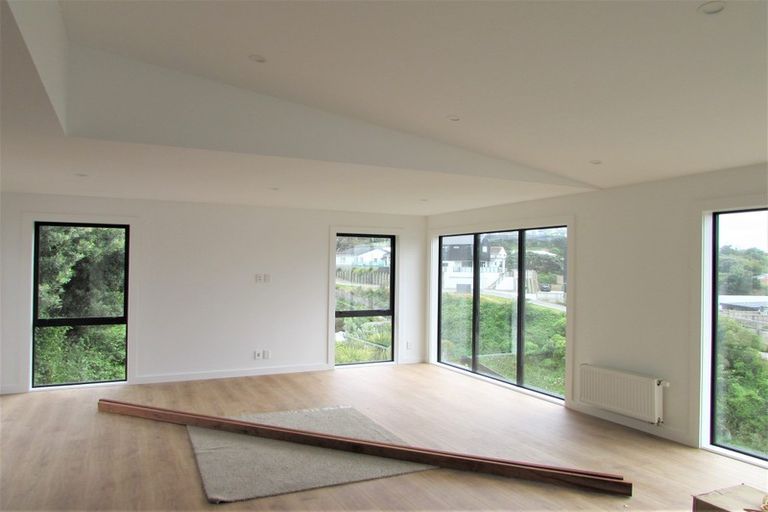Photo of property in 84 Maupuia Road, Maupuia, Wellington, 6022